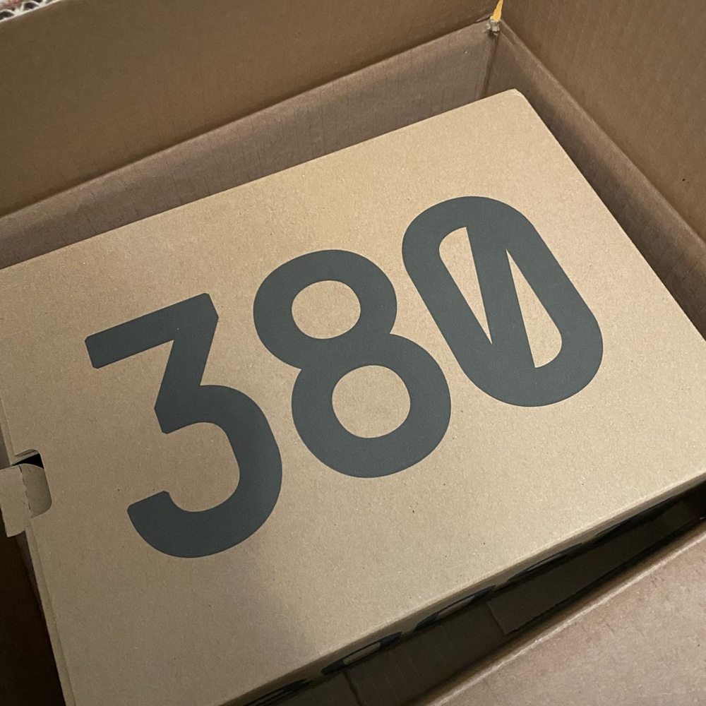 Yeezy Boost 380 - Picture 7 of 8